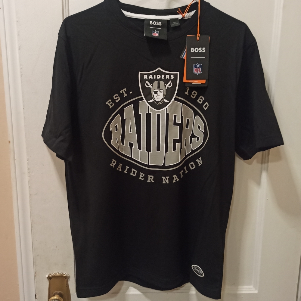 NFL boss Las Vegas raiders men's short Sleeve tshirt. Size Large